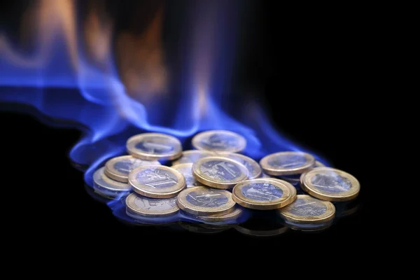 Monedas en llamas —  Fotos de Stock