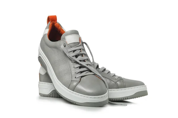 Paar Grijs Lederen Sneakers Geïsoleerd Wit — Stockfoto