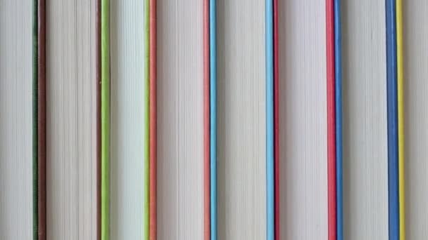 Tiro Panning Livros Coloridos — Vídeo de Stock