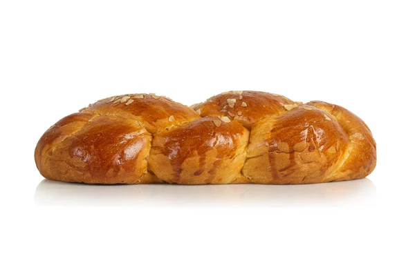 Beyaz Üzerine Izole Edilmiş Tatlı Paskalya Ekmeği Tsoureki Yan Görünümü — Stok fotoğraf