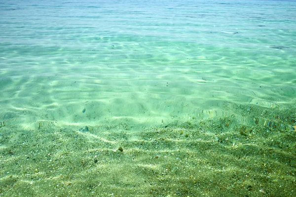 晴れた日の美しい緑の海 — ストック写真