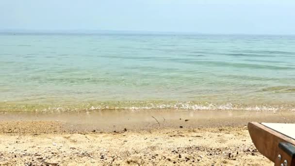 Piccole Onde Che Infrangono Sulla Sabbia Una Bellissima Spiaggia Tempo — Video Stock