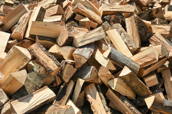 Hromada Dřevěných Klád Palivové Dříví Připravené Zimní Topení — Stock fotografie