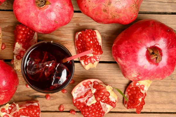 Top View Pomegranate Juice Pomegranate Fruit Wooden Table — Stock Photo, Image