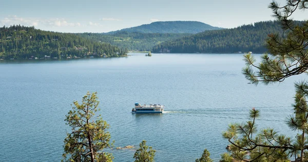 Tur cu barca pe lac — Fotografie, imagine de stoc