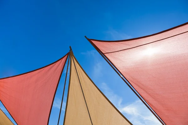 Driehoek parasols — Stockfoto