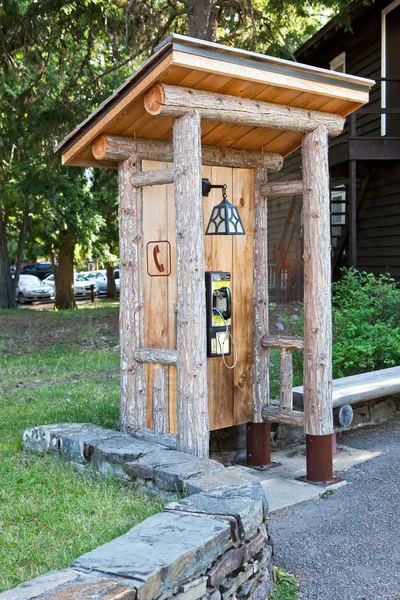 Сельская телефонная будка — стоковое фото