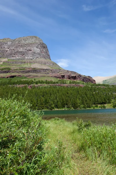 Väg av sjö och berg — Stockfoto