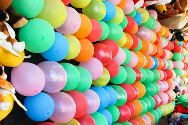 Воздушные шары для дартс бросок — стоковое фото
