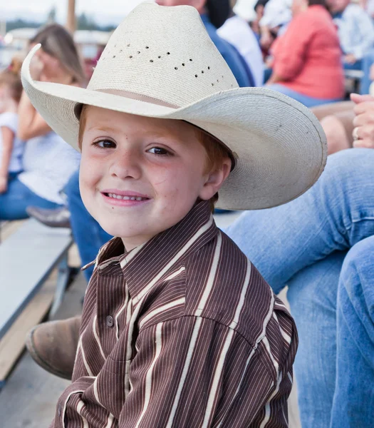 Pequeno Cowboy com um rosto sujo — Fotografia de Stock