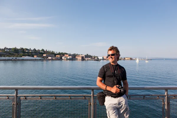 Smiling Man with Camera — Stock Photo, Image