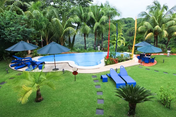 Tropical Pool in the Rain — Stock Photo, Image