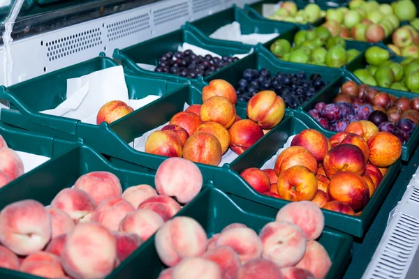 Frutta in vendita — Foto Stock