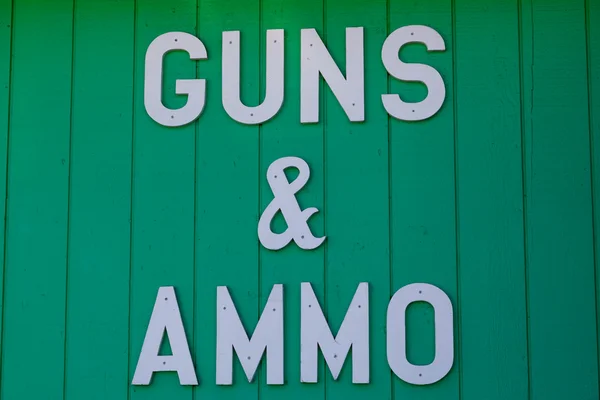 Armas e signo de munição — Fotografia de Stock
