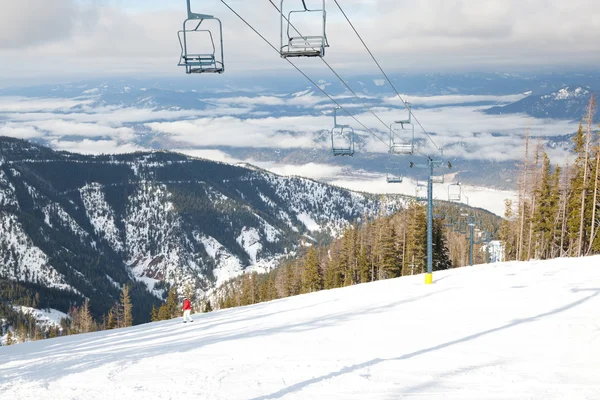 Chair Lift Overlooking Valley — Stock Photo, Image