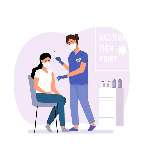 A nő kovid vakcinát kap a kórházban, hogy megvédje az egészségét. Az orvos beadja az influenza injekciót.. — Stock Vector