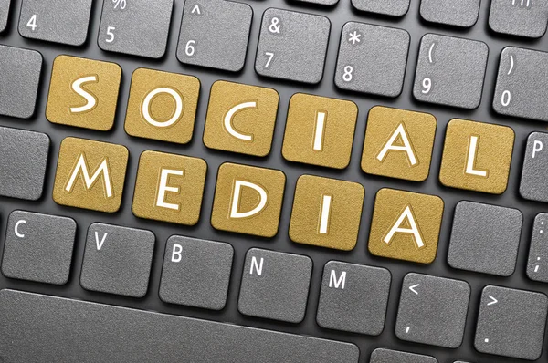 Social media on keyboard — Stock Photo, Image