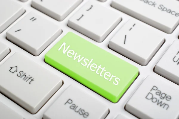 Newsletters on keyboard — Stock Photo, Image