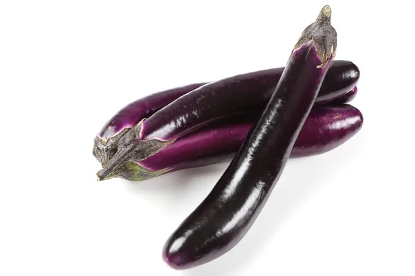 Aubergines op witte achtergrond — Stockfoto