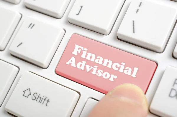Finansiell rådgivare trycka på tangentbordet — Stockfoto