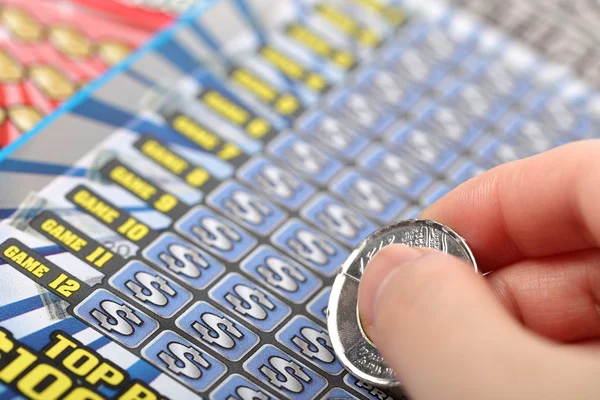 Scratching lottery ticket — Stock Photo, Image