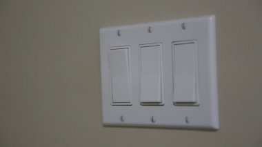 kadının klipleri kadar ışık kapatma vardı kapatın