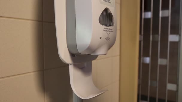 Automatic hand sanitizer — Stock Video