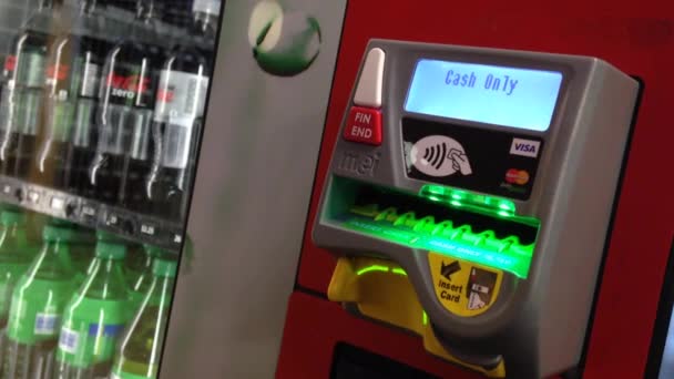 Торговая автомат — стоковое видео