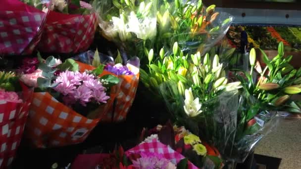 Comprar flor — Vídeo de Stock