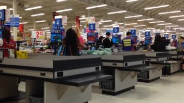 bir tarafı sayaç superstore içine atın.