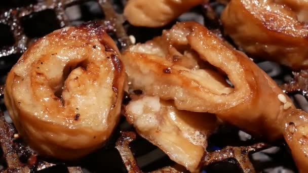 Motion People Cooking Bbq Pork Intestine Table Chinese Restaurant Resolution — Stock video