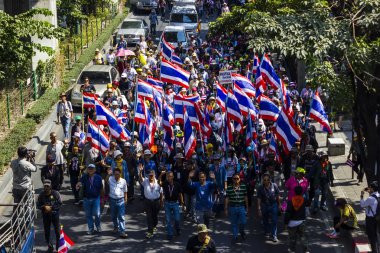 protestocular Bangkok reform asoke, seçimlerden önce sor
