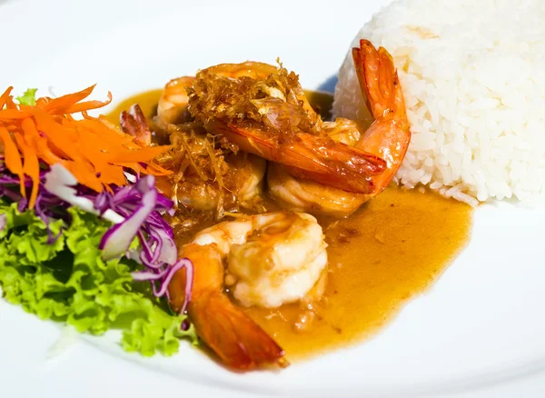 Arroz al vapor con gambas fritas con ajo y pimienta — Foto de Stock