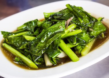 istiridye soslu kızarmış yeşil lahana