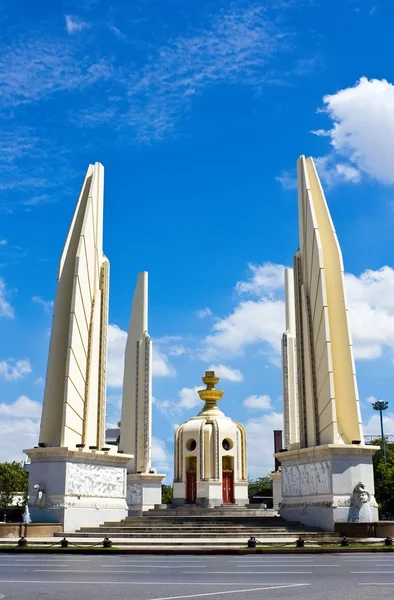 Памятник демократии в Бангкоке — стоковое фото