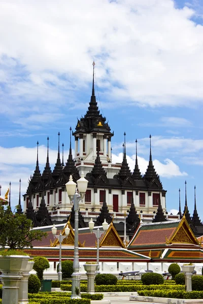 Loha Prasat Metal Palace в Бангкоке — стоковое фото