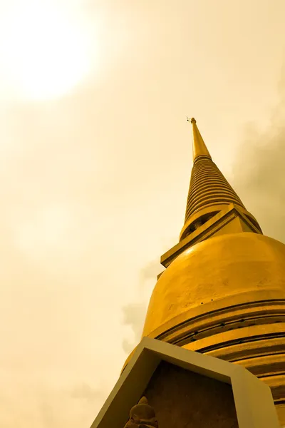 Pagoda and sun — Stock Photo, Image