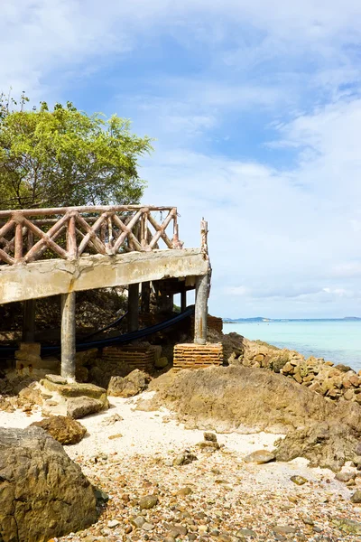 Överbrygga på tien beach — Stockfoto