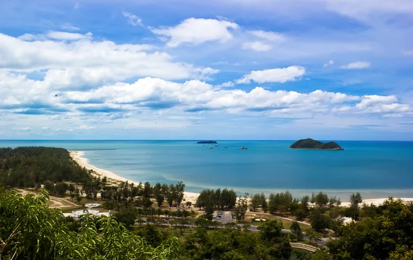 Isole Noo e Maew con cielo blu — Foto Stock