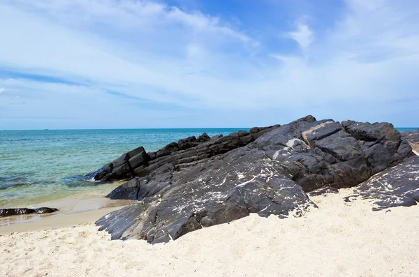 Sten och sand på samila beach — Stockfoto