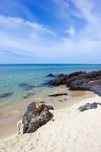 Samila strand med blå himmel — Stockfoto