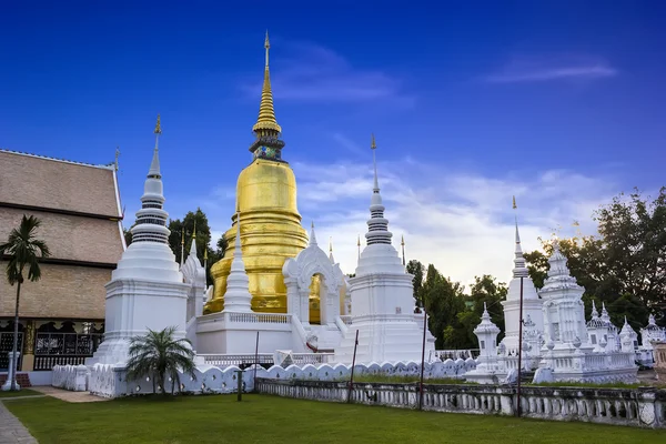 Pagoda de oro en wat suan dok en chiang mai, Tailandia — Zdjęcie stockowe