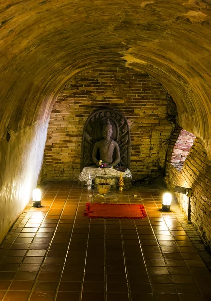 Boeddha beeld in de grot van wat umong — Stockfoto