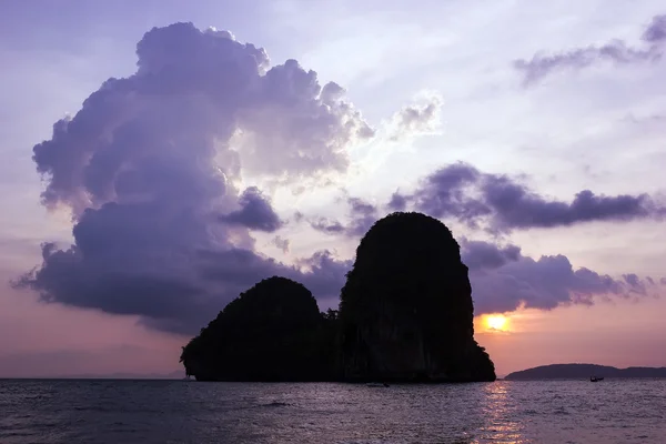 Nube y puesta de sol en Isla Feliz —  Fotos de Stock