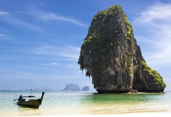 Happy Island with boat — Stock Photo, Image