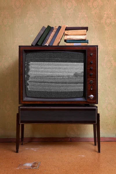 Libros y TV — Foto de Stock
