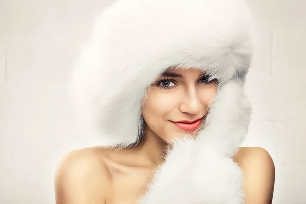 Fashion portrait of young beautiful woman posing on white backgr — Stock Photo, Image