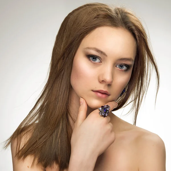 Closeup fashion portrait of young beautiful woman — Stock Photo, Image