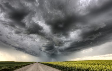 fırtına bulutları saskatchewan
