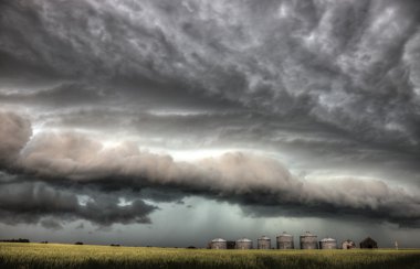 fırtına bulutları saskatchewan